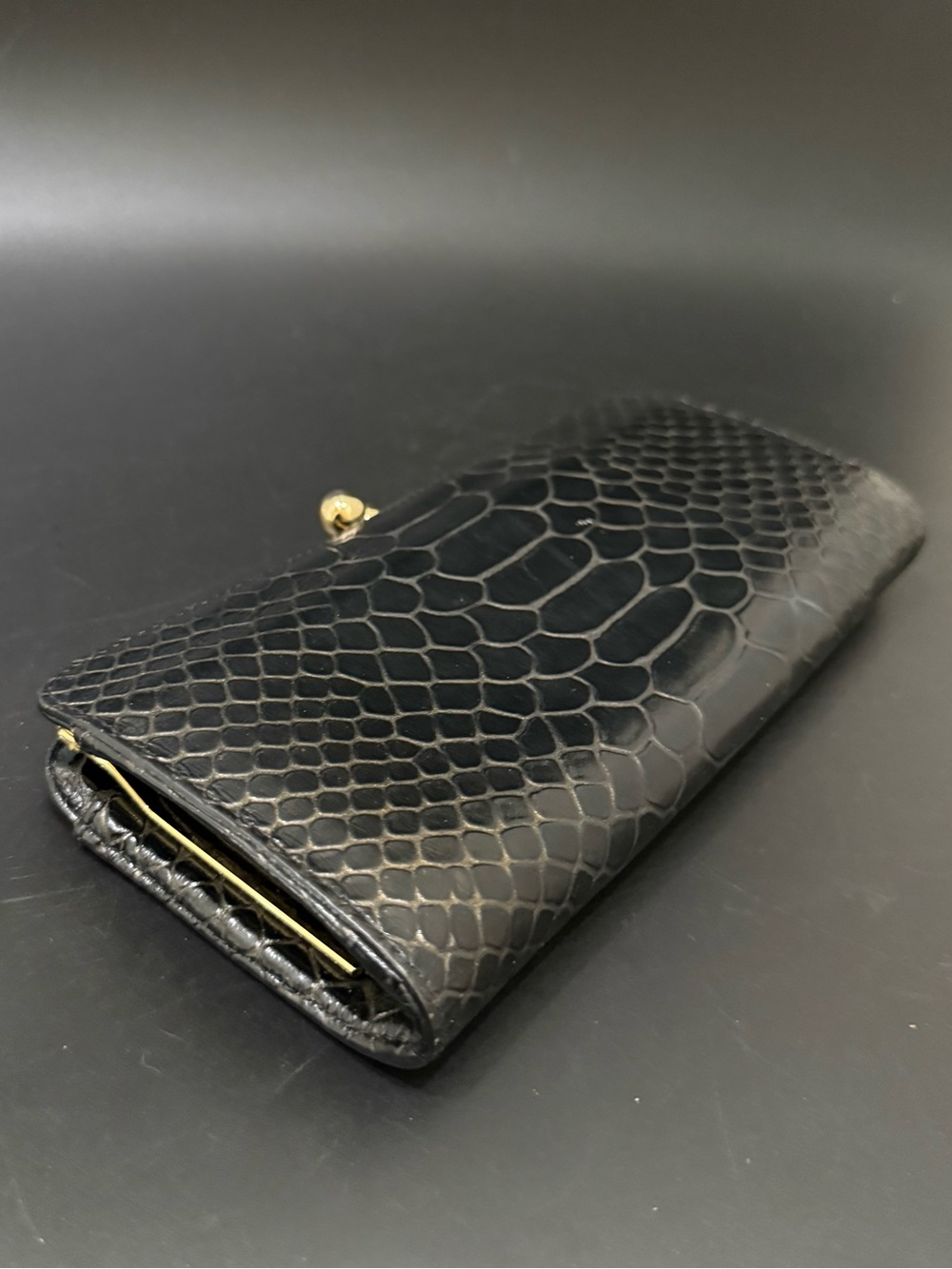 Vintage HOBO International Black Embossed Croc Leather Kiss-lock Clutch Wallet - Picture 8 of 11